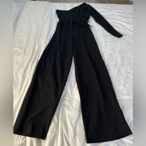 NEVER WORN! I Saw It First Black One Sleeve Jumpsuit Size 4/6